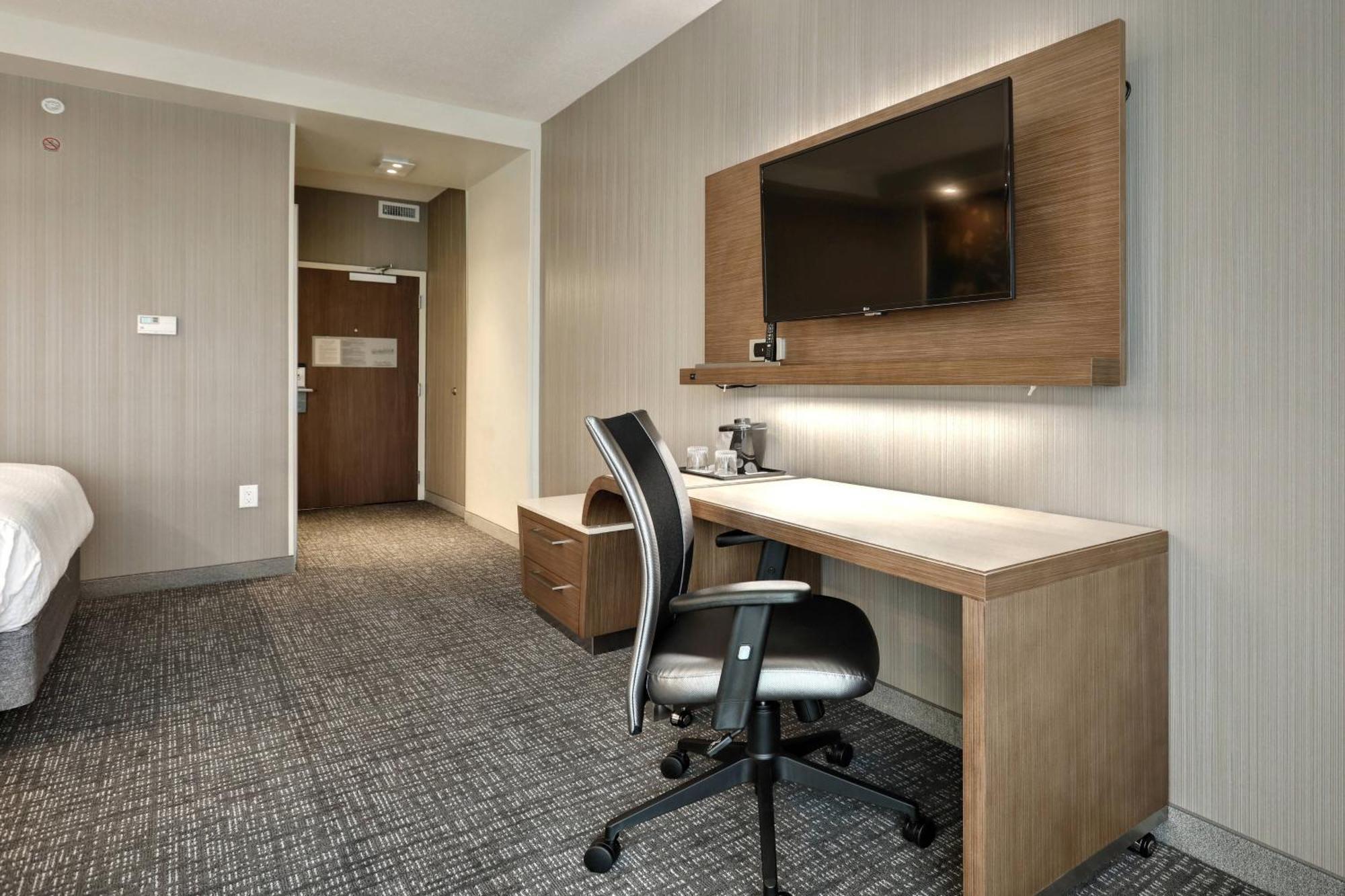 Courtyard By Marriott Deptford Hotel 3*