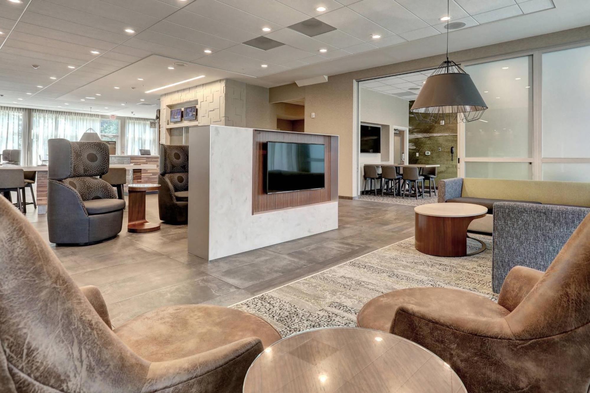 Courtyard By Marriott Deptford Almonesson