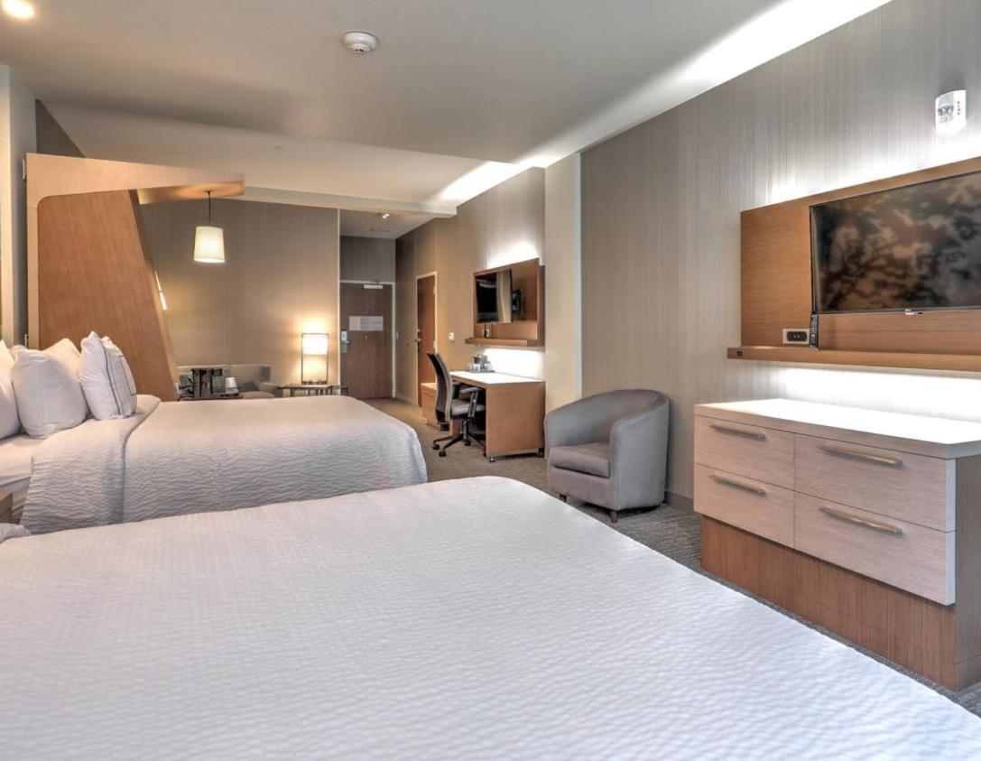 Courtyard By Marriott Deptford Almonesson