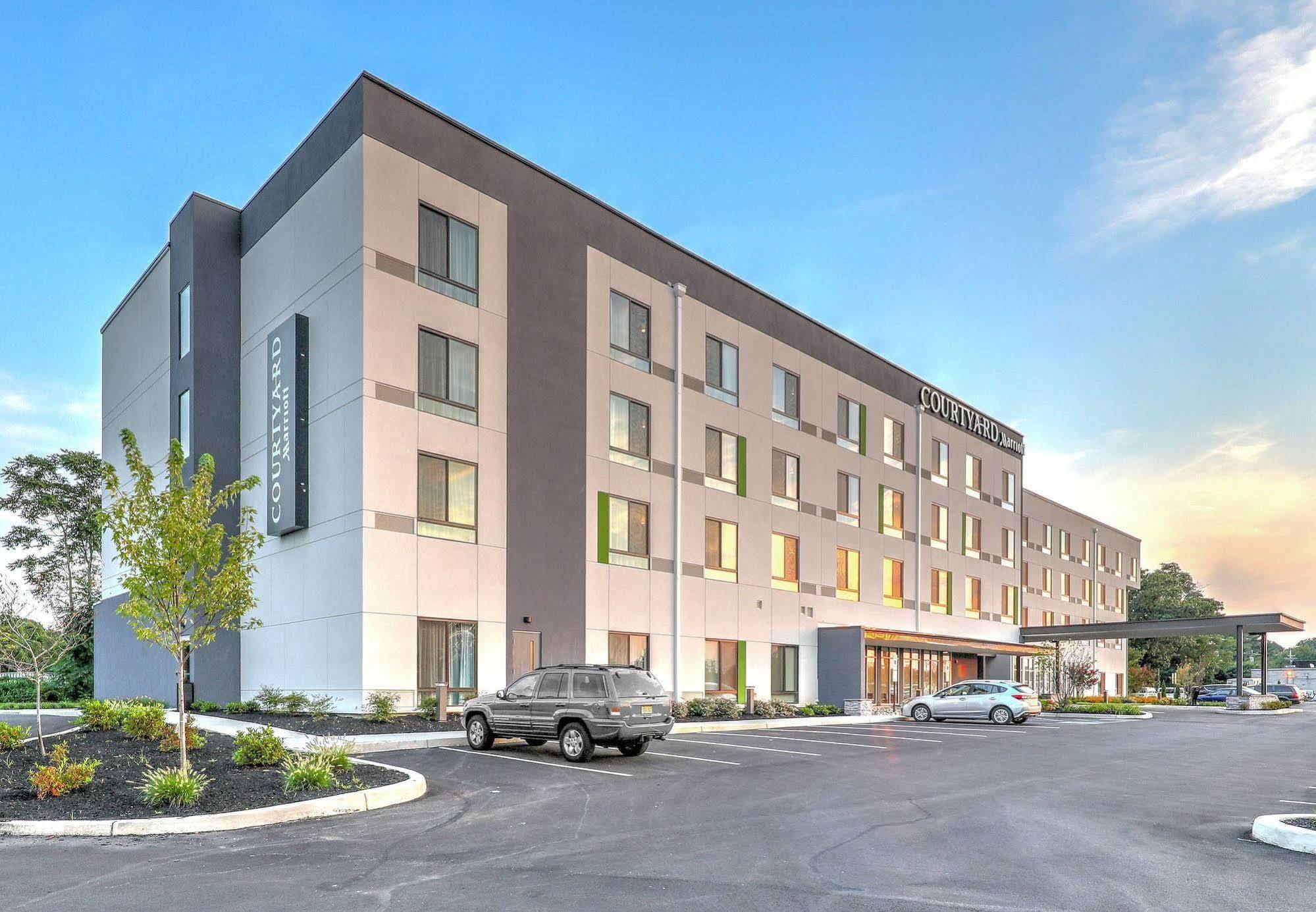 Courtyard By Marriott Deptford Hotel 3*