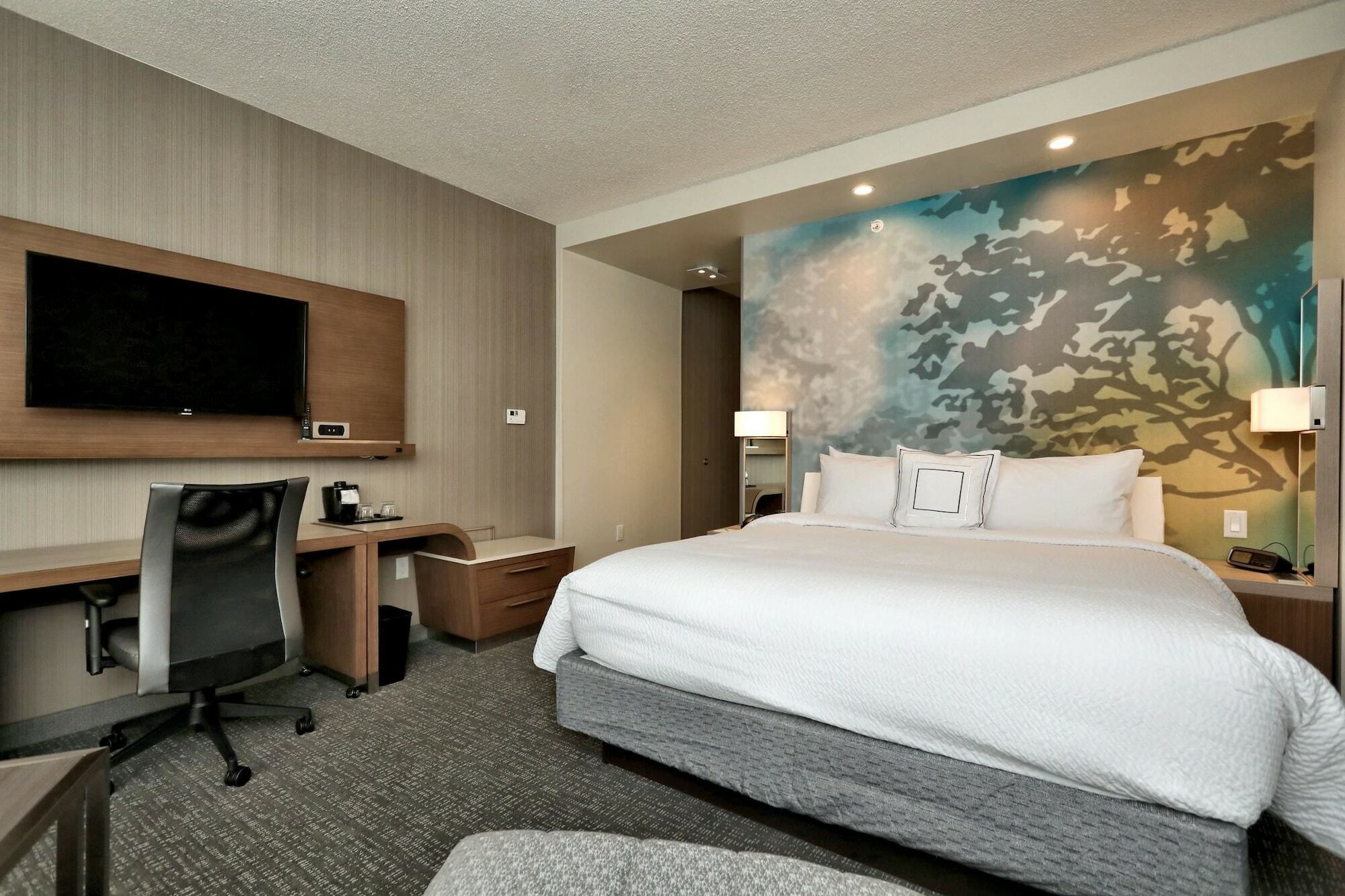 Courtyard By Marriott Deptford Almonesson